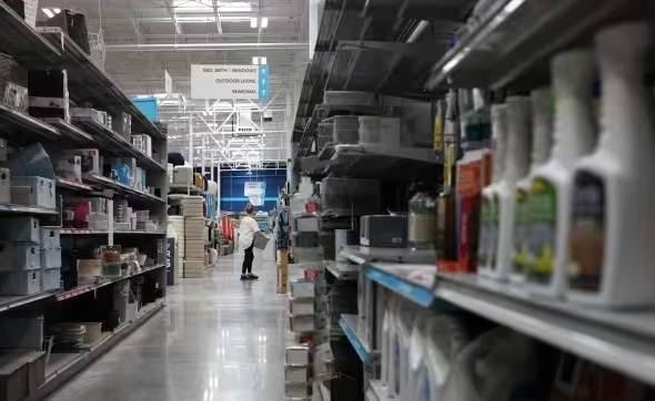 贝盈网 美政府关税政策开始让美消费者钱包缩水